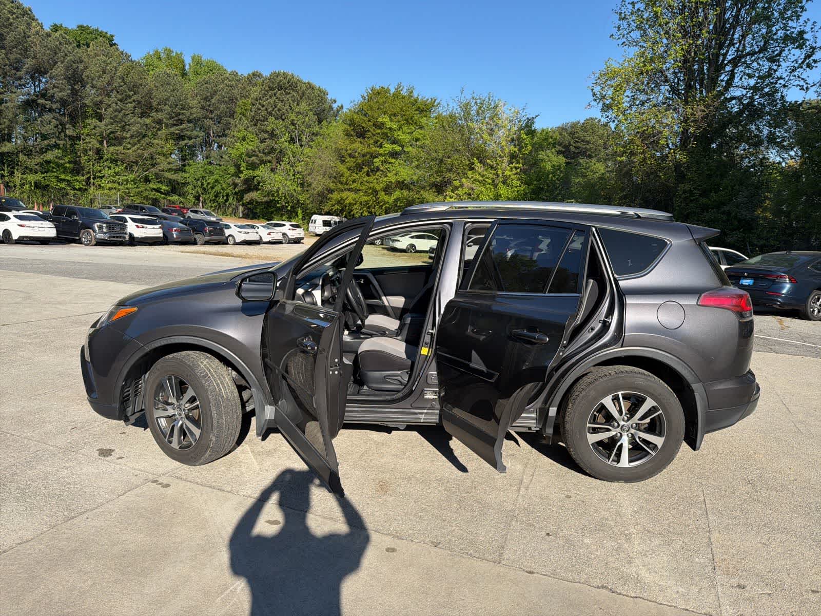 Thumbnail: 2018 Toyota RAV4 - 17