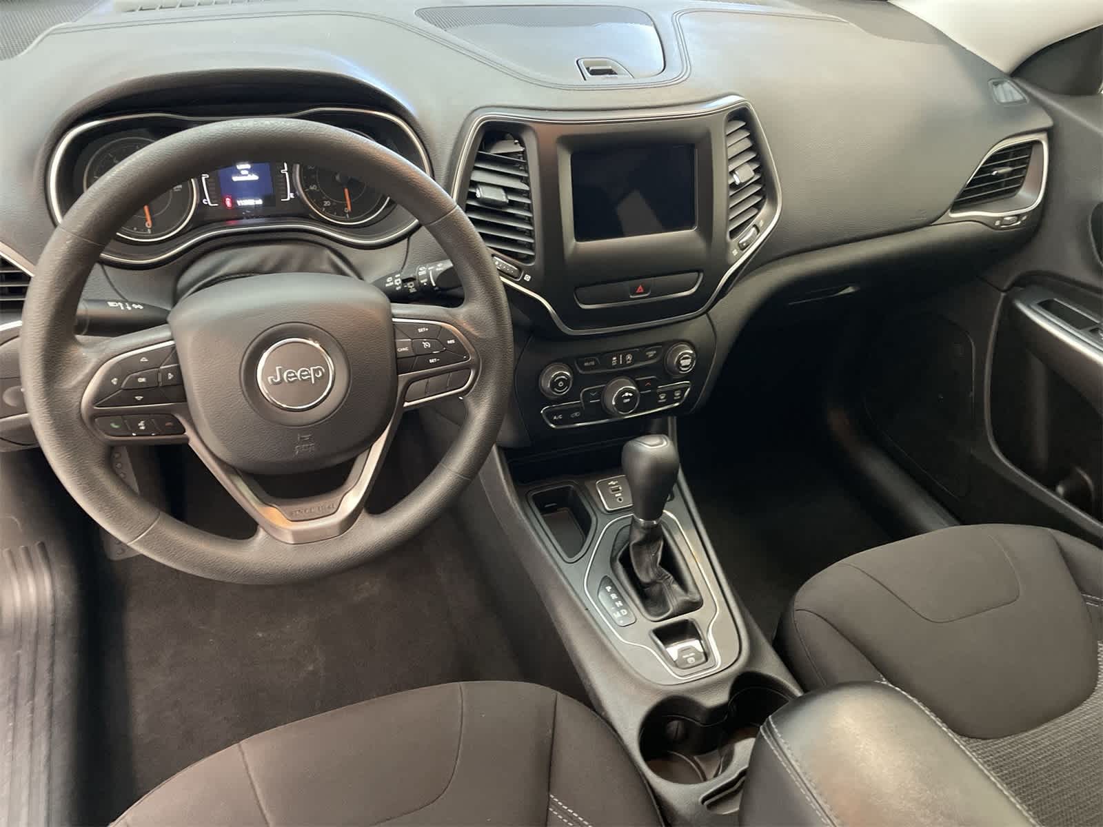 Thumbnail: 2020 Jeep Cherokee - 16