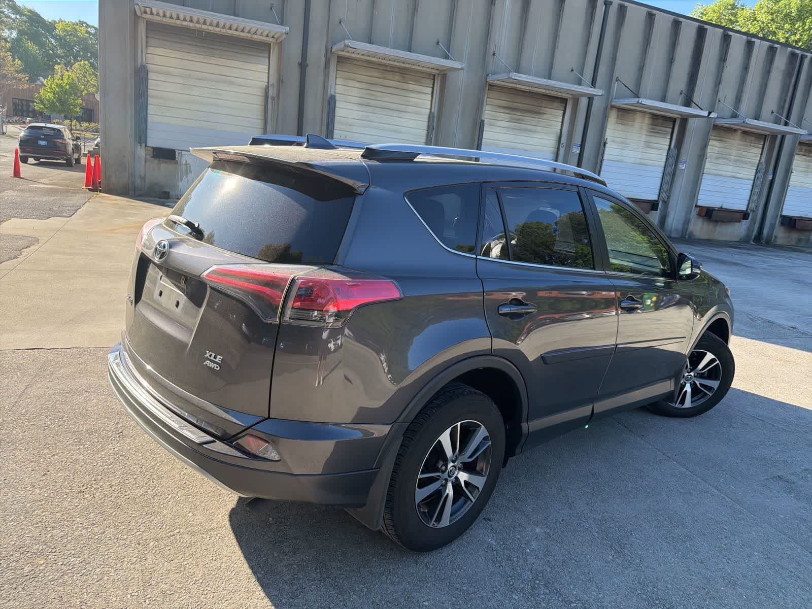 Thumbnail: 2018 Toyota RAV4 - 10