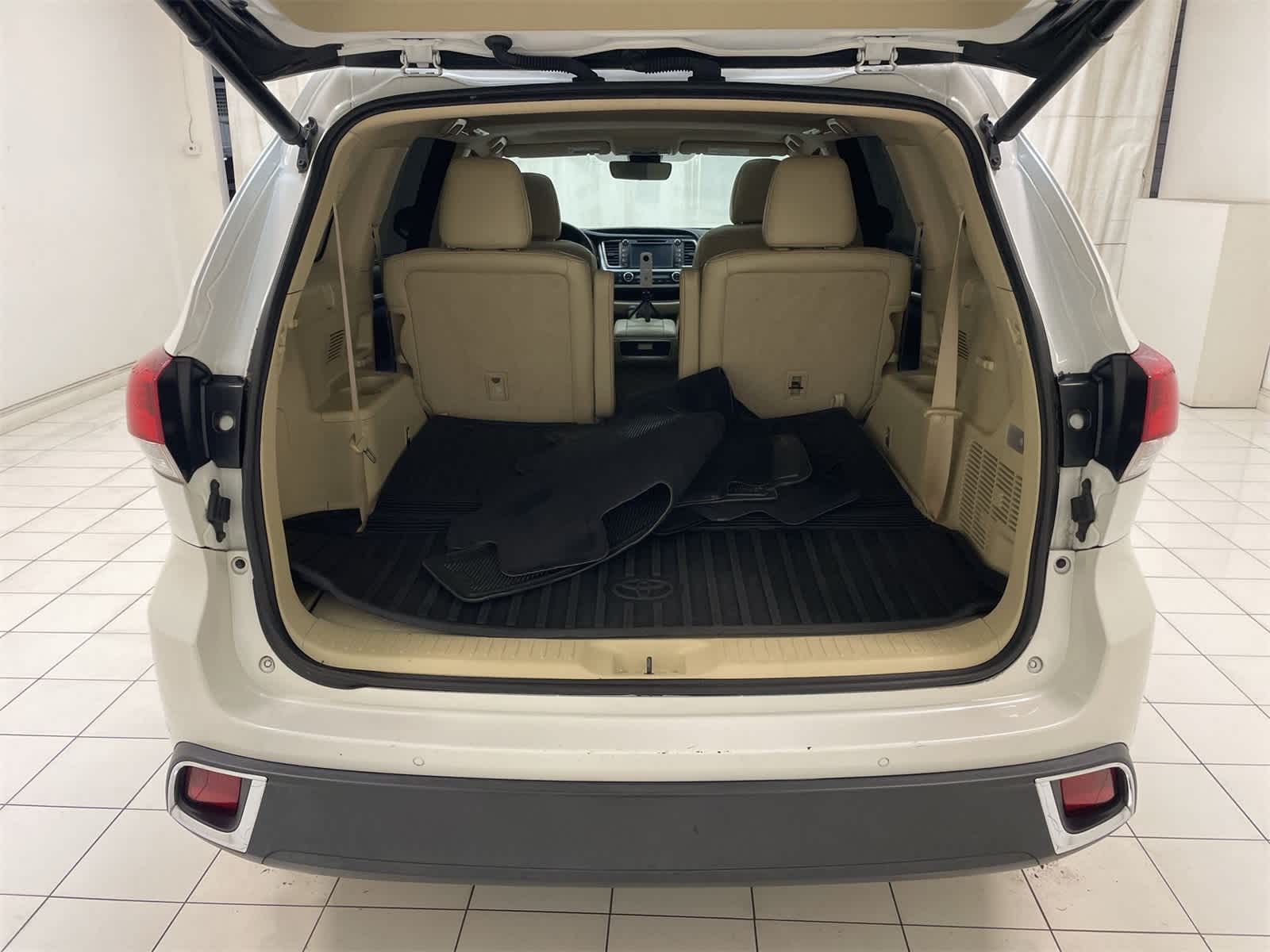 Thumbnail: 2017 Toyota Highlander - 24