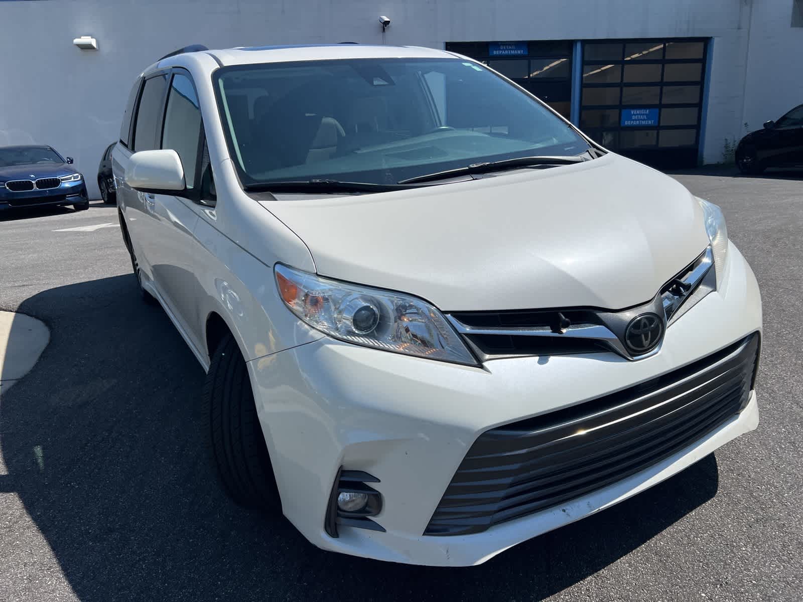 Thumbnail: 2019 Toyota Sienna - 14