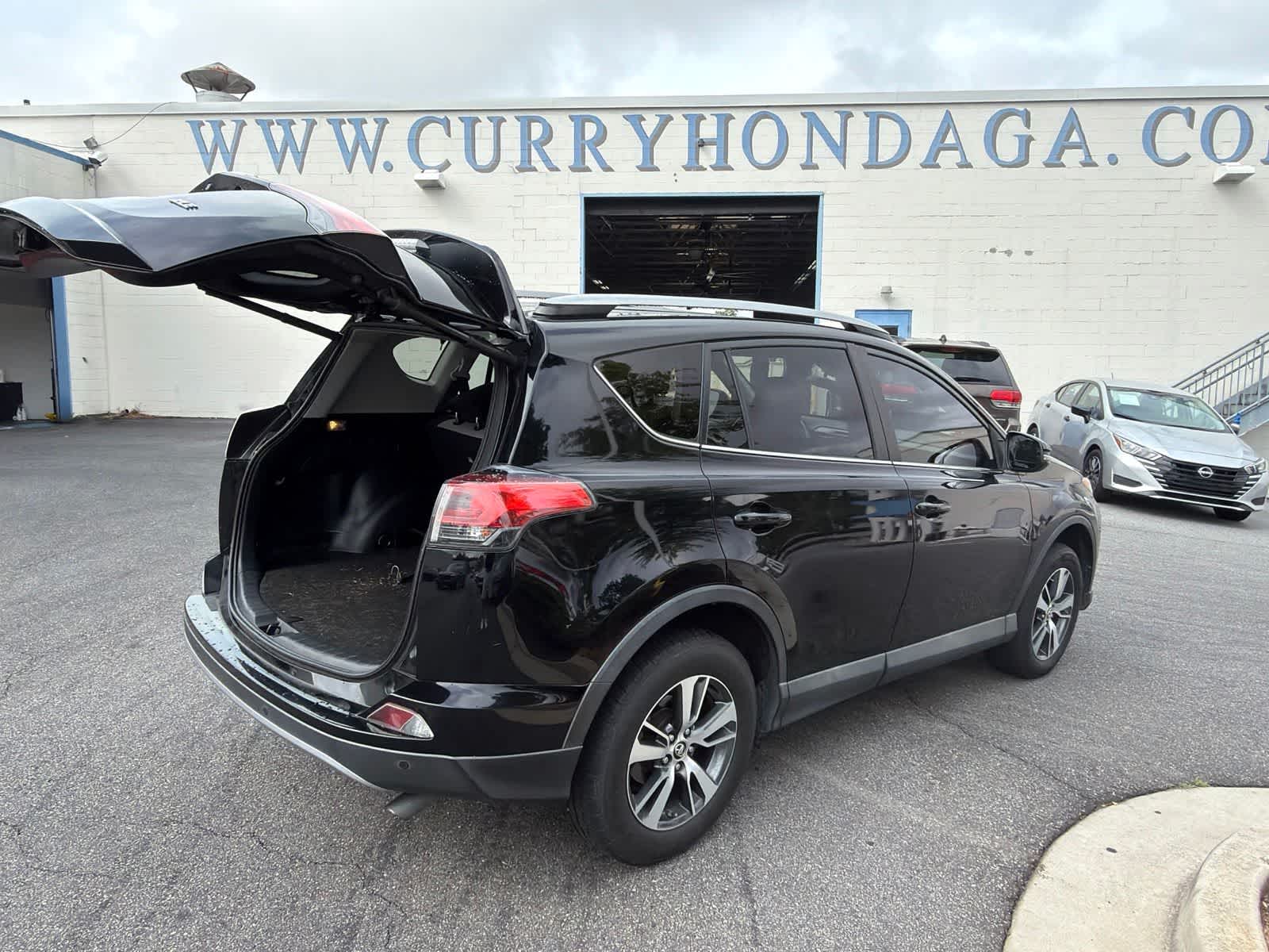 Thumbnail: 2018 Toyota RAV4 - 11