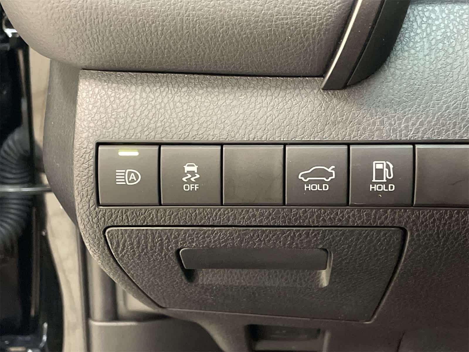 Thumbnail: 2022 Toyota Camry - 31