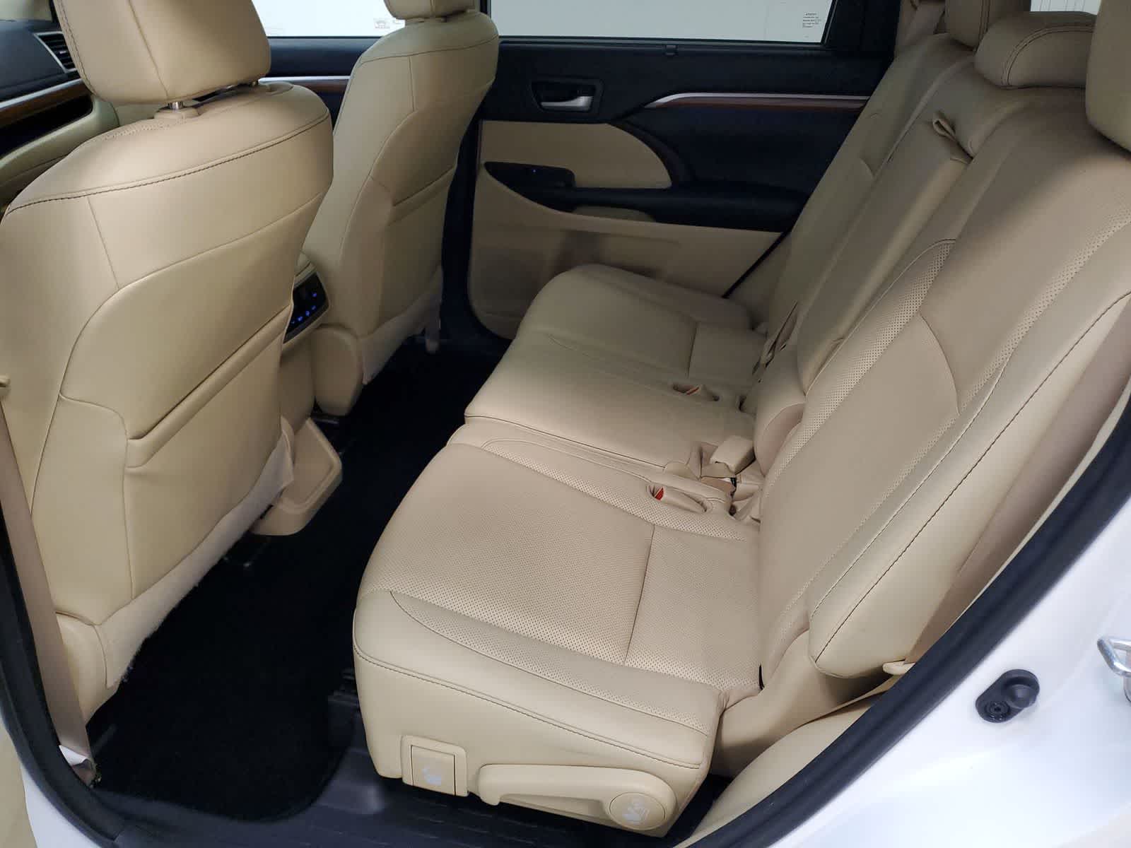 Thumbnail: 2017 Toyota Highlander - 22