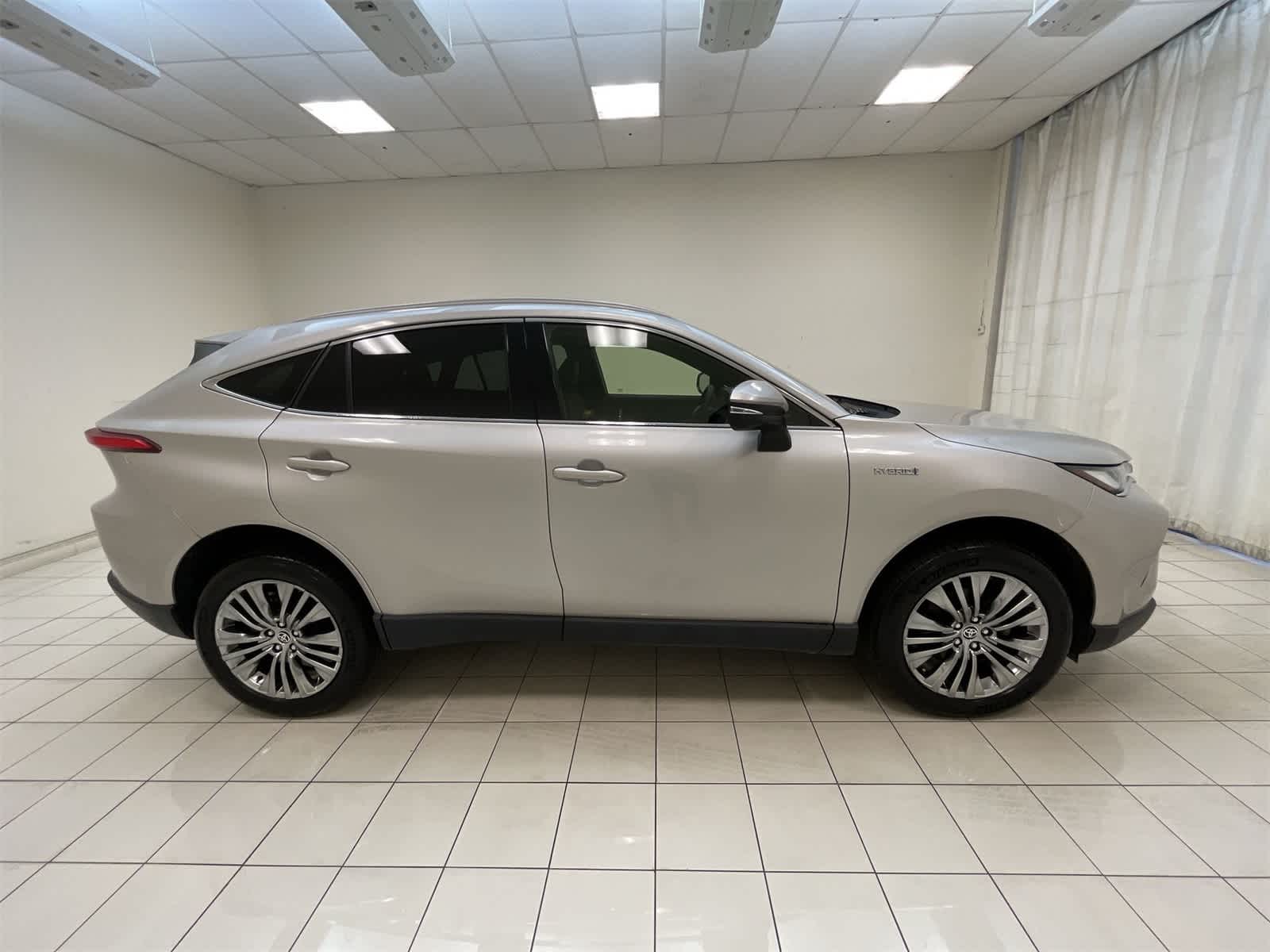 Thumbnail: 2021 Toyota Venza - 28