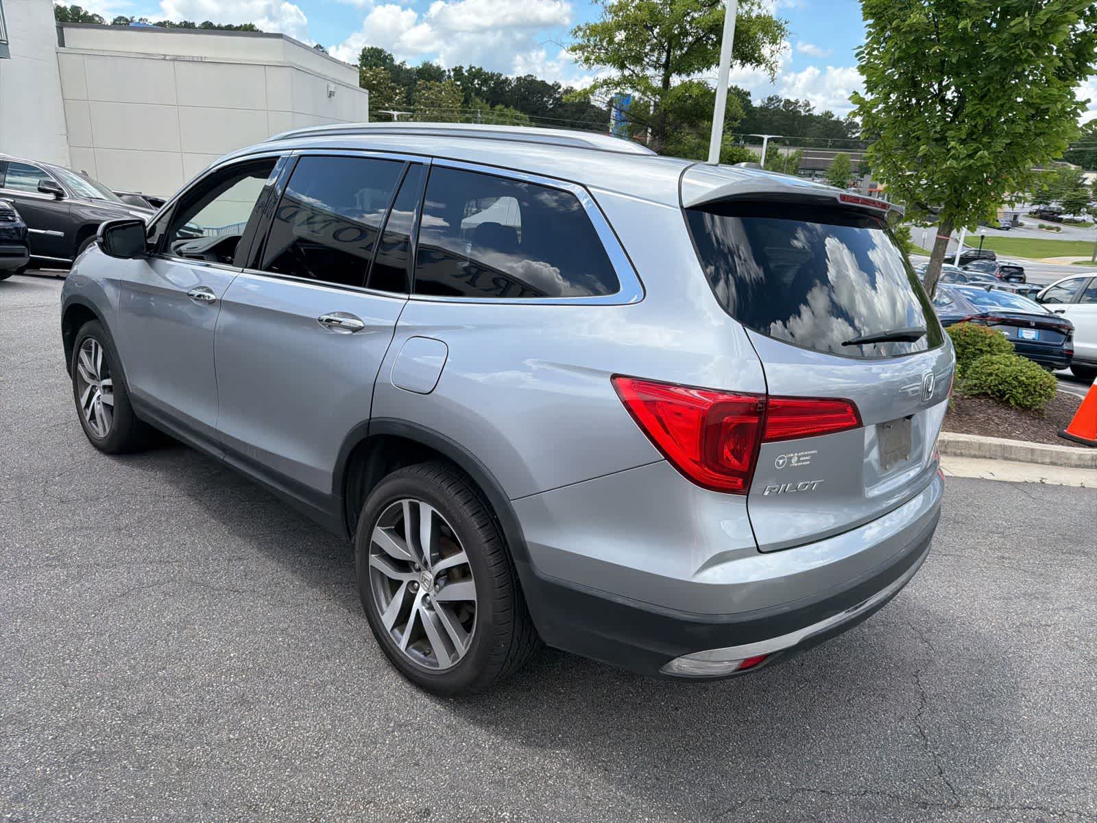 Thumbnail: 2016 Honda Pilot - 9