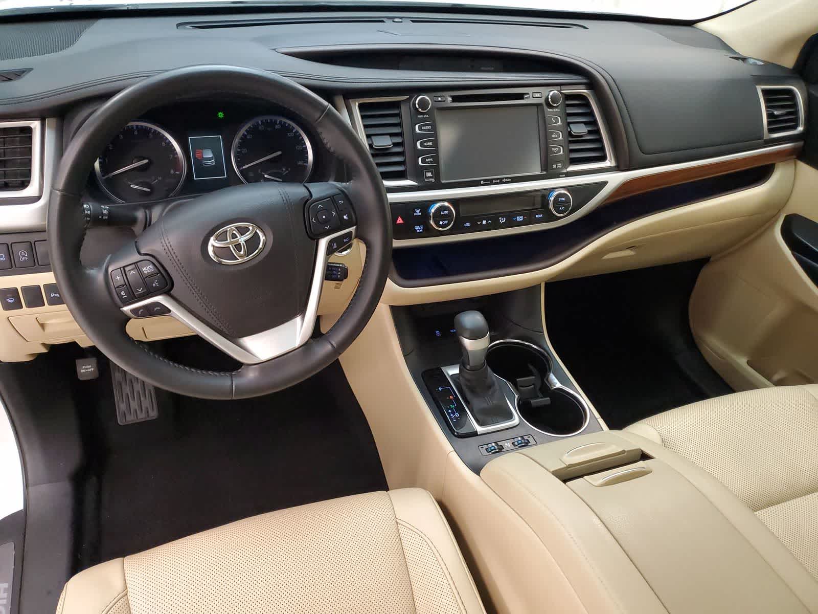 Thumbnail: 2017 Toyota Highlander - 21