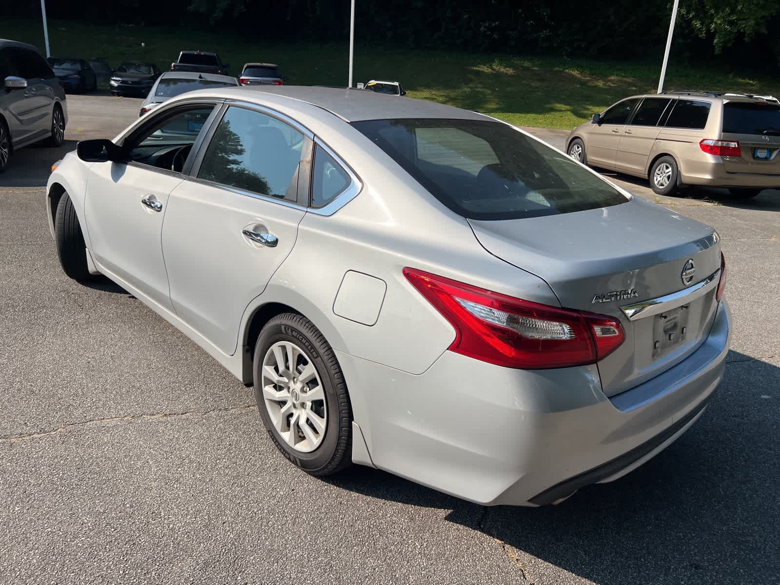 Thumbnail: 2017 Nissan Altima - 8
