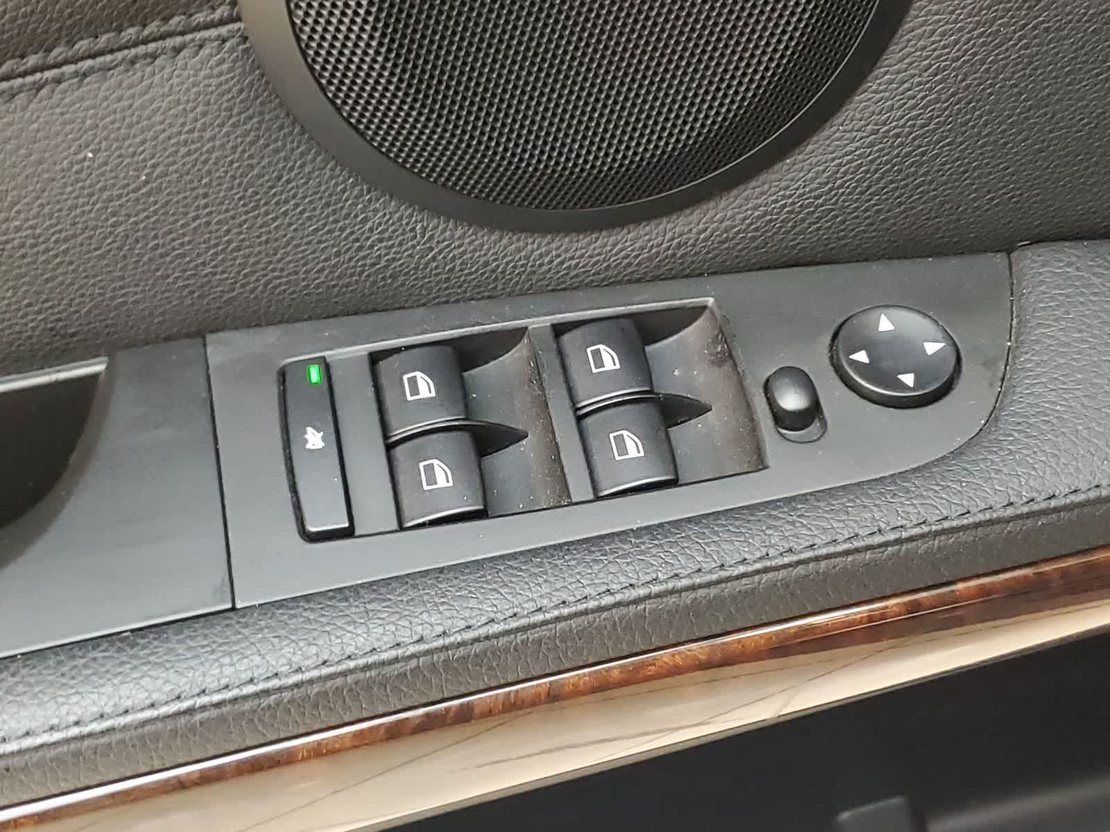 Thumbnail: 2011 BMW 3 Series - 14