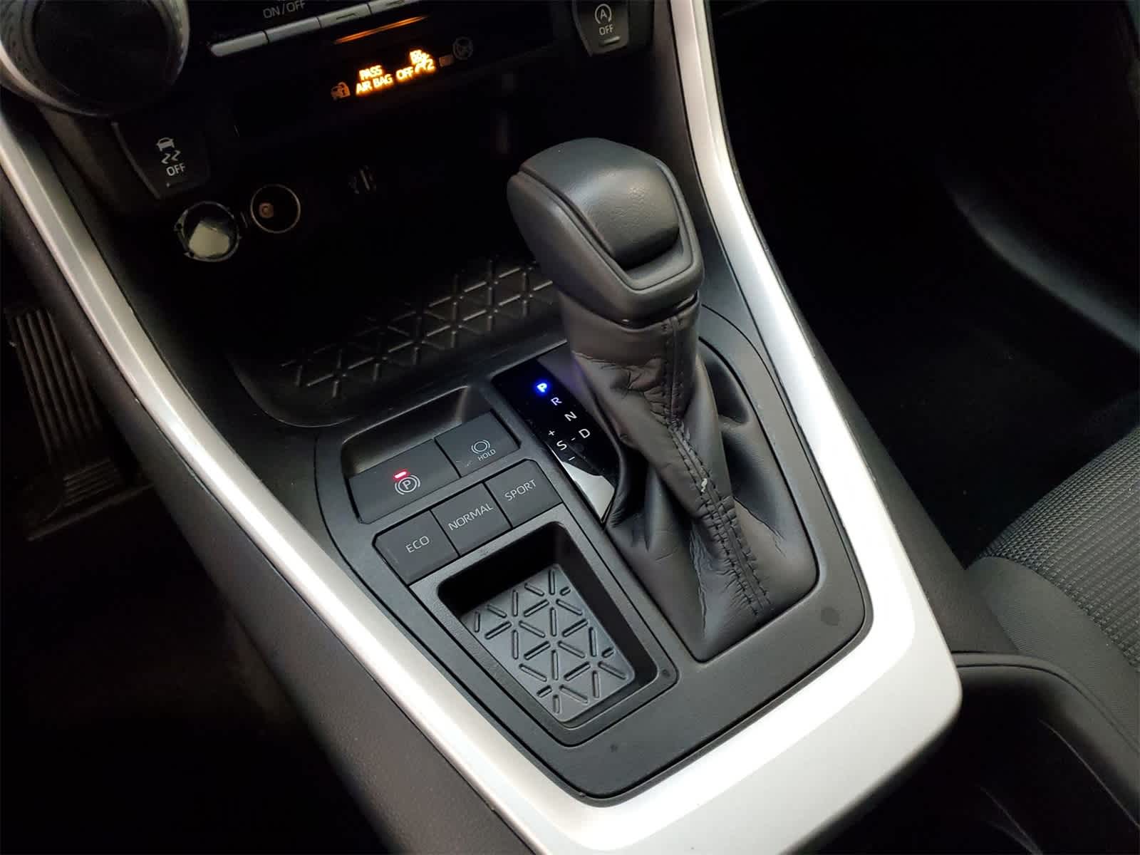 Thumbnail: 2025 Toyota RAV4 - 6