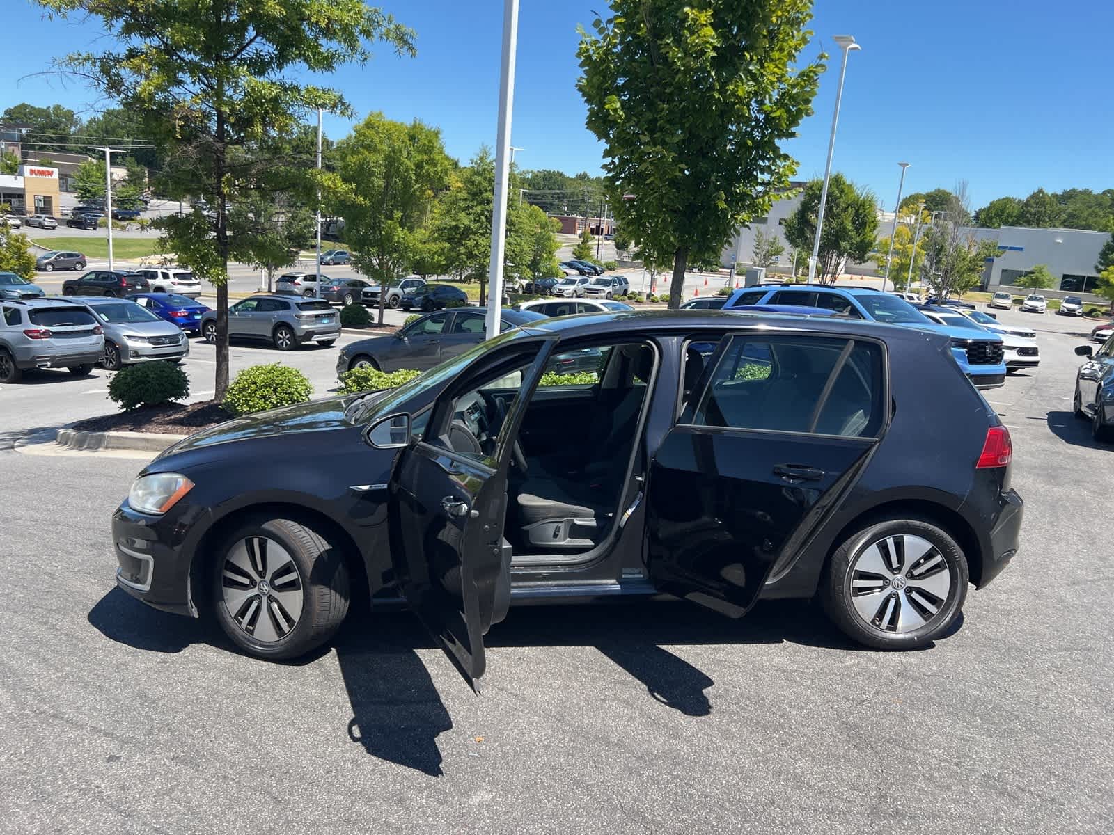 Thumbnail: 2016 Volkswagen e-Golf - 17