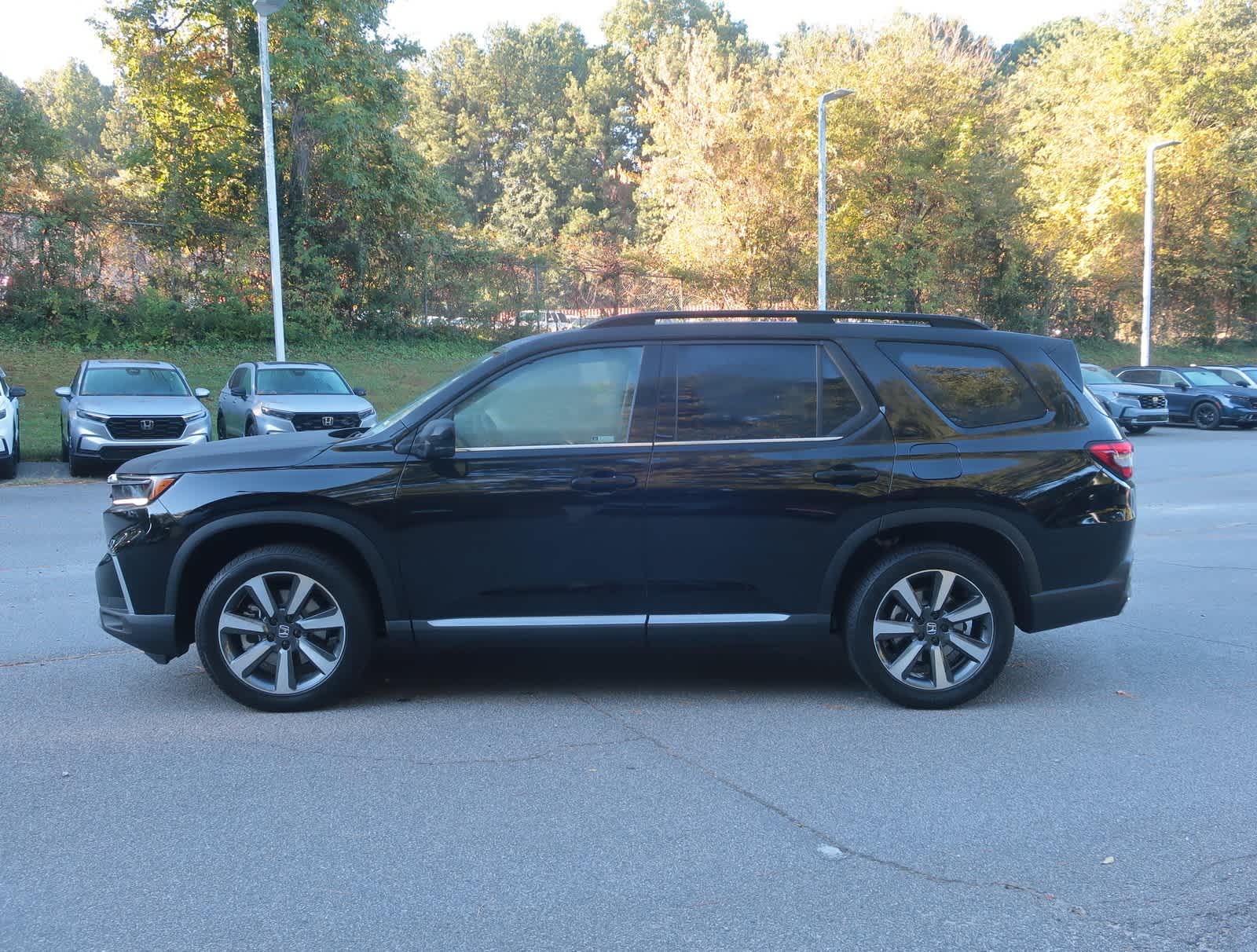 2025 Honda Pilot Touring photo 2