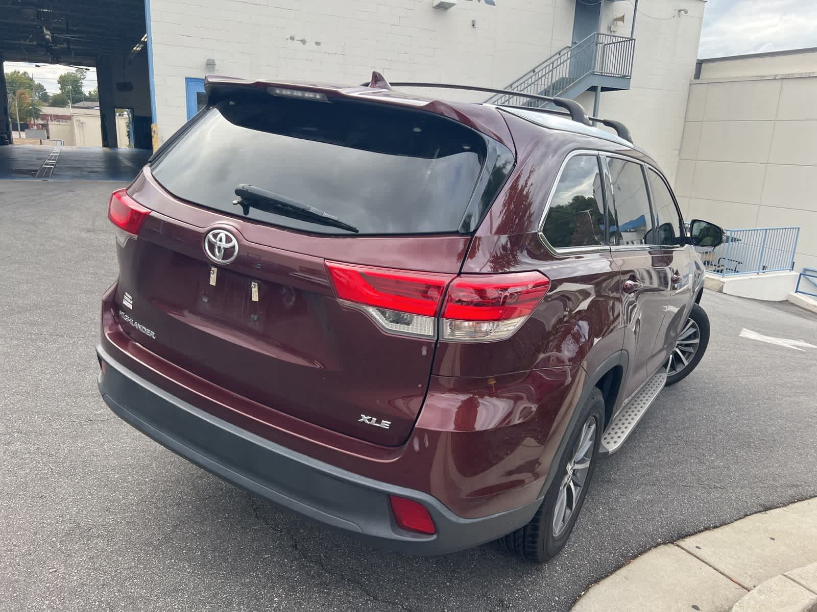 Thumbnail: 2019 Toyota Highlander - 10