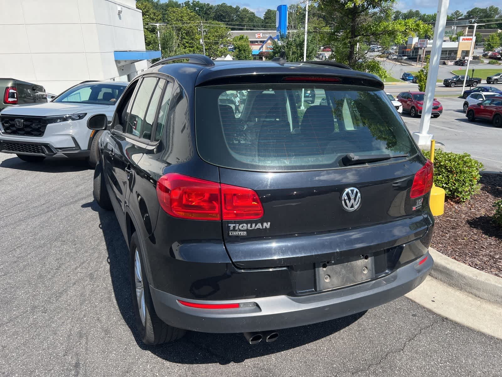Thumbnail: 2017 Volkswagen Tiguan - 8