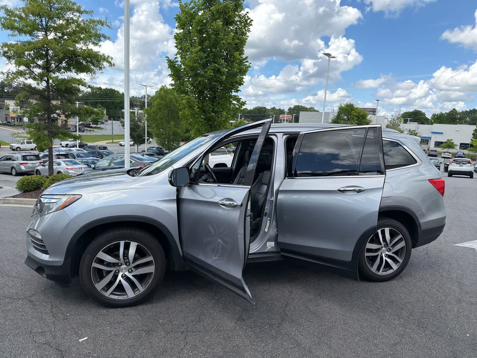 Thumbnail: 2016 Honda Pilot - 18