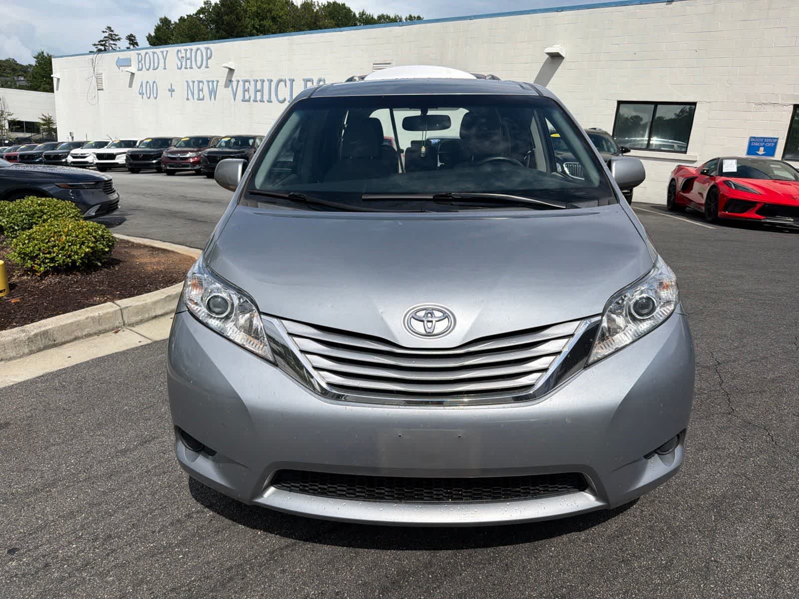 Thumbnail: 2016 Toyota Sienna - 14