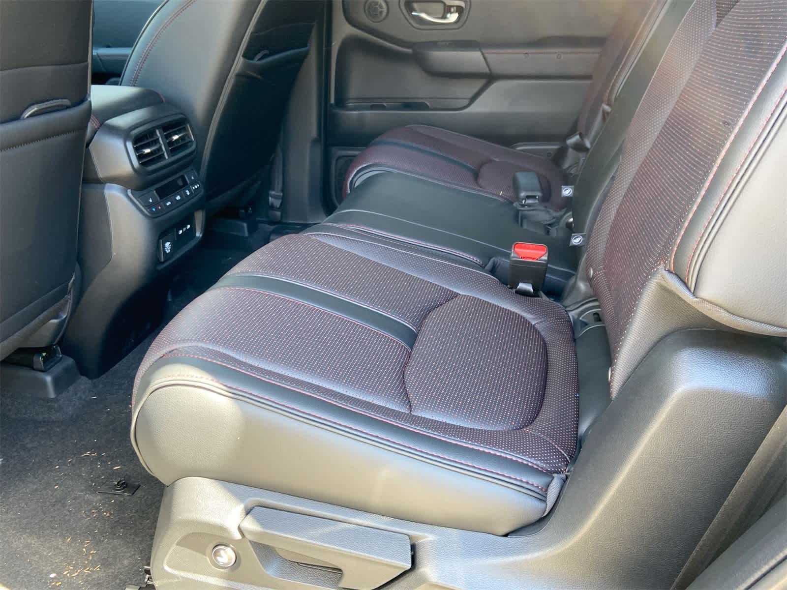 2025 Honda Pilot Black Edition 10