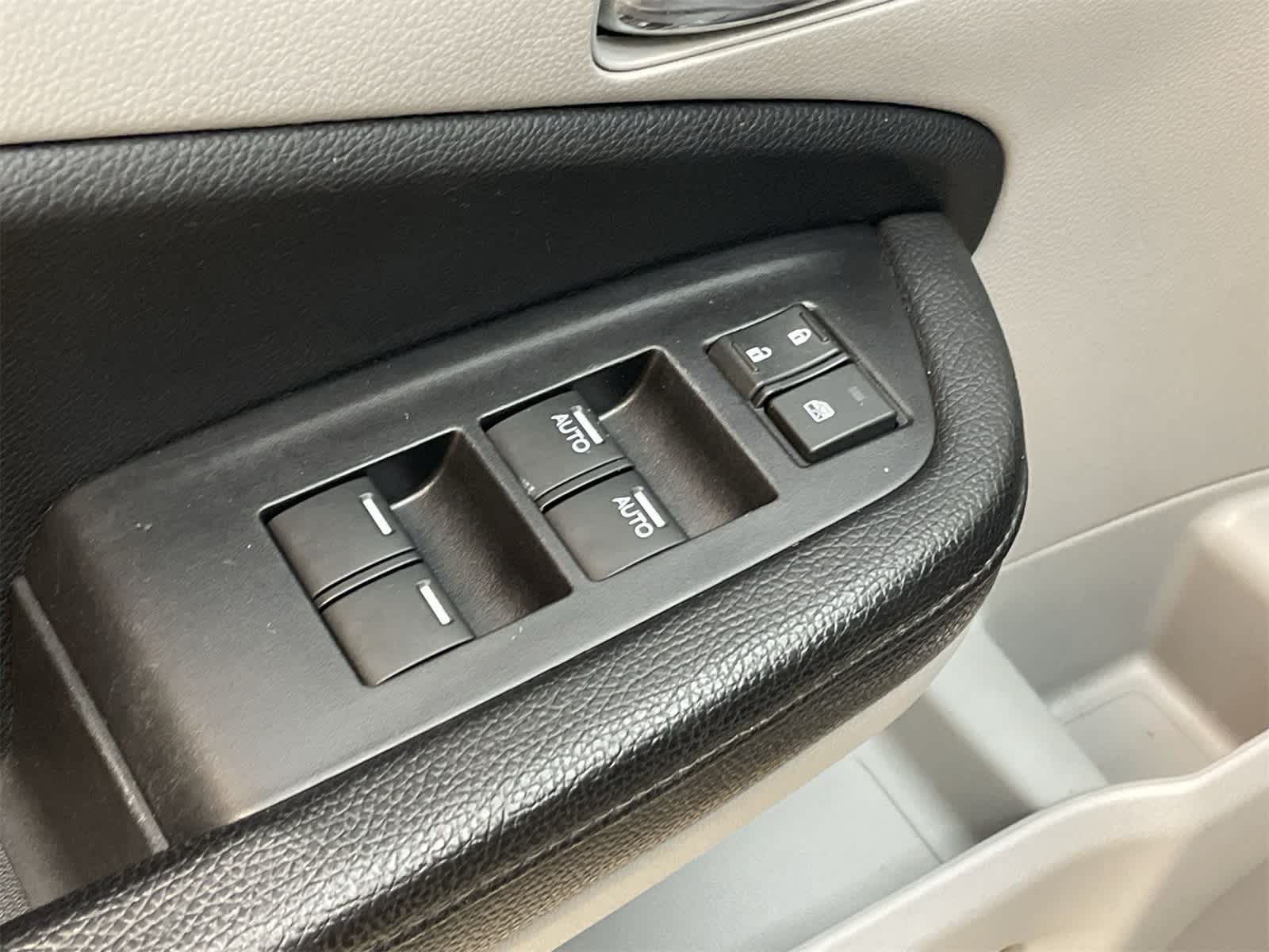 Thumbnail: 2018 Honda Pilot - 16