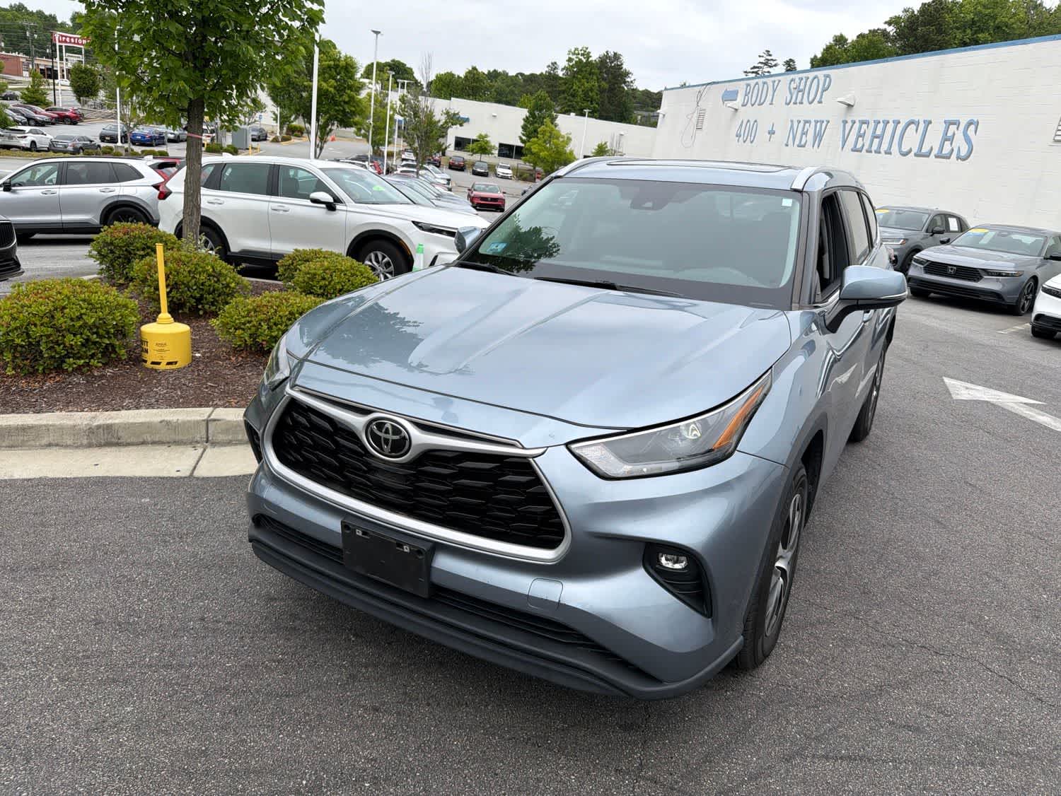Thumbnail: 2023 Toyota Highlander - 3