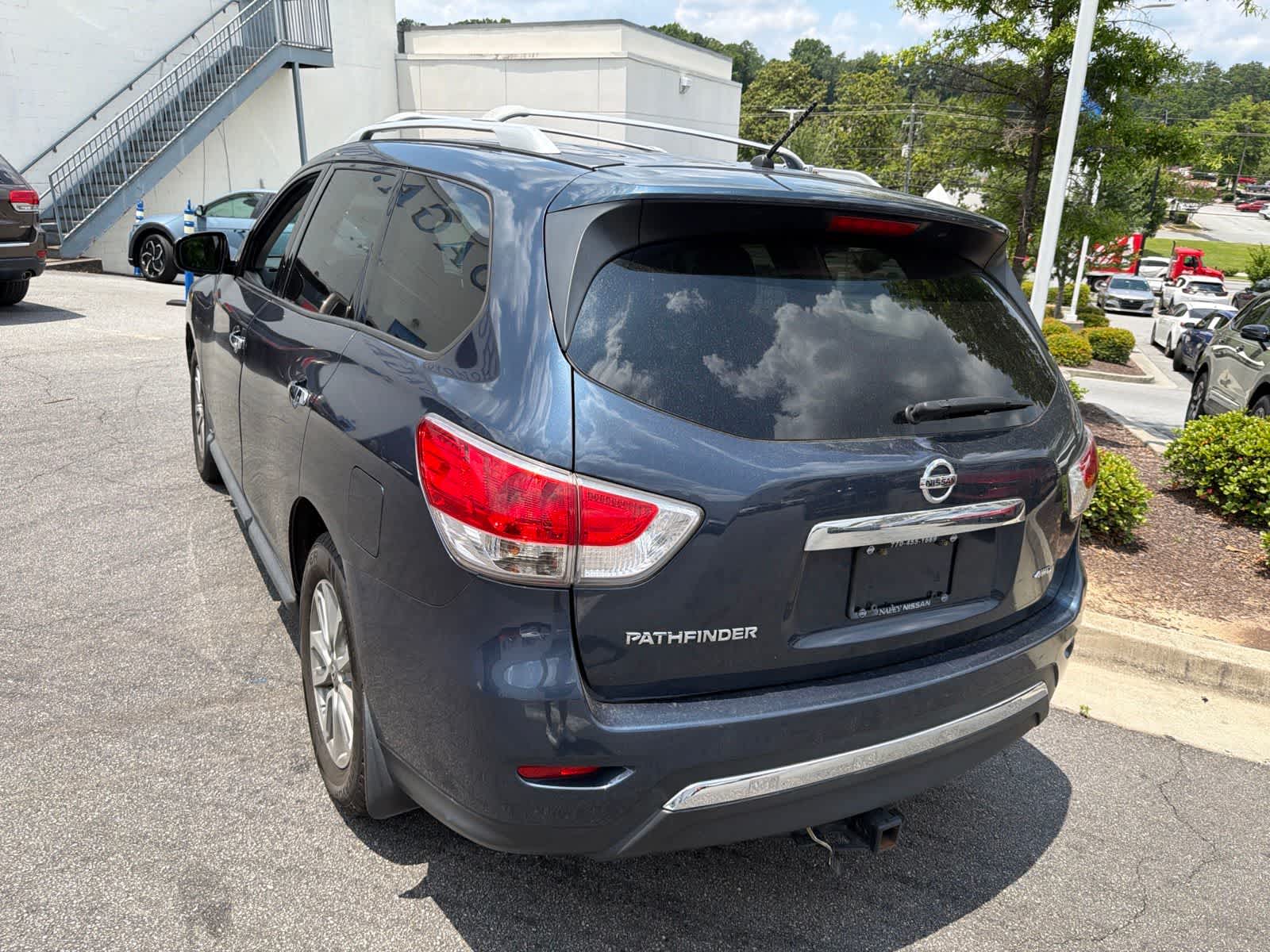 Thumbnail: 2016 Nissan Pathfinder - 9