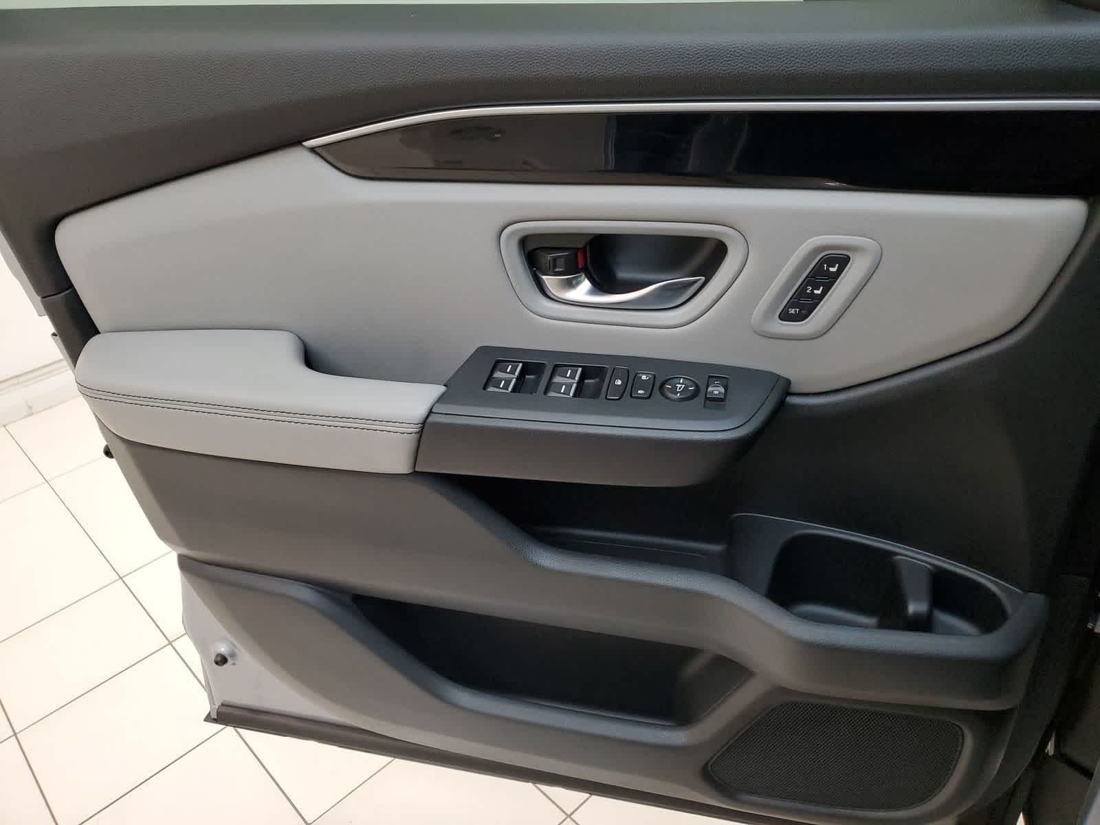 Thumbnail: 2025 Honda Pilot - 17