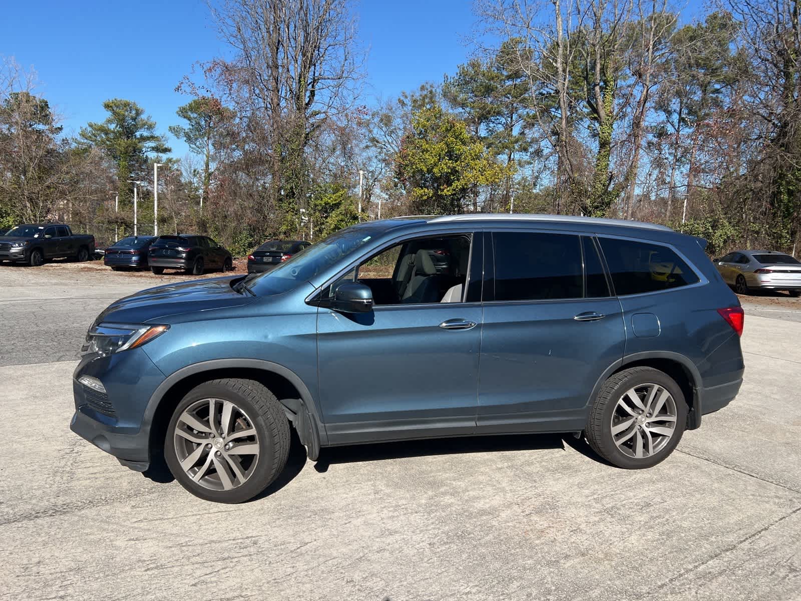 Thumbnail: 2017 Honda Pilot - 6