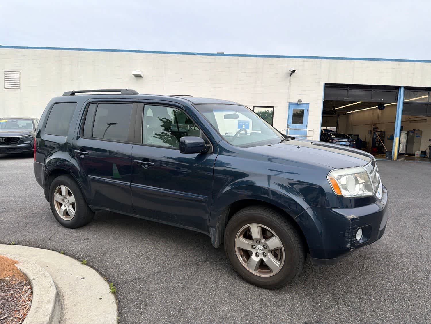 Thumbnail: 2011 Honda Pilot - 13