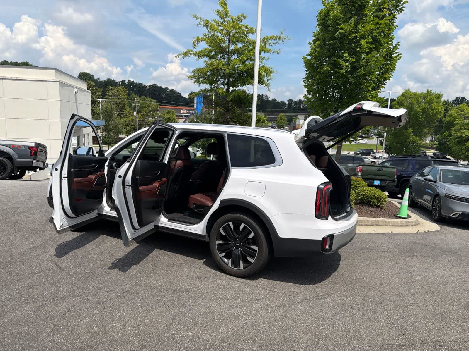 Thumbnail: 2024 Kia Telluride - 19