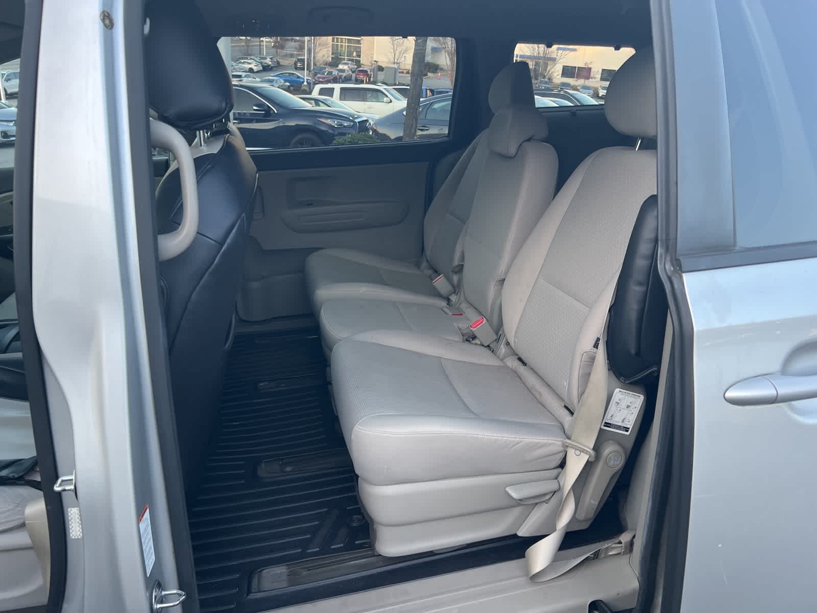 Thumbnail: 2016 Kia Sedona - 16