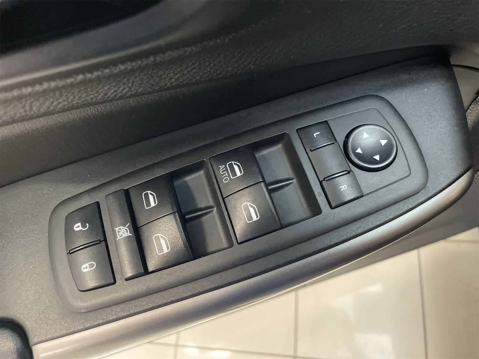 Thumbnail: 2020 Jeep Cherokee - 14