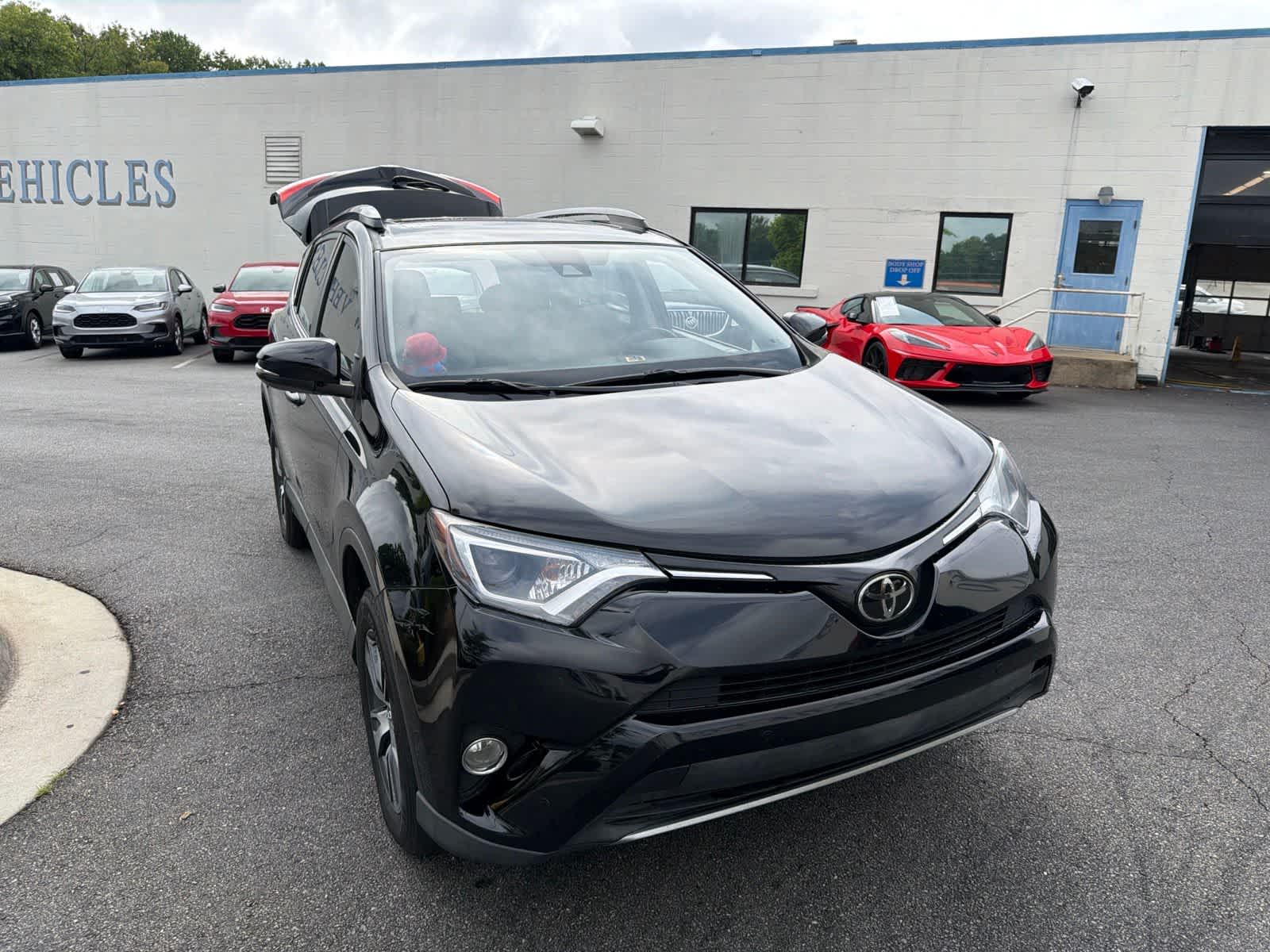 Thumbnail: 2018 Toyota RAV4 - 14