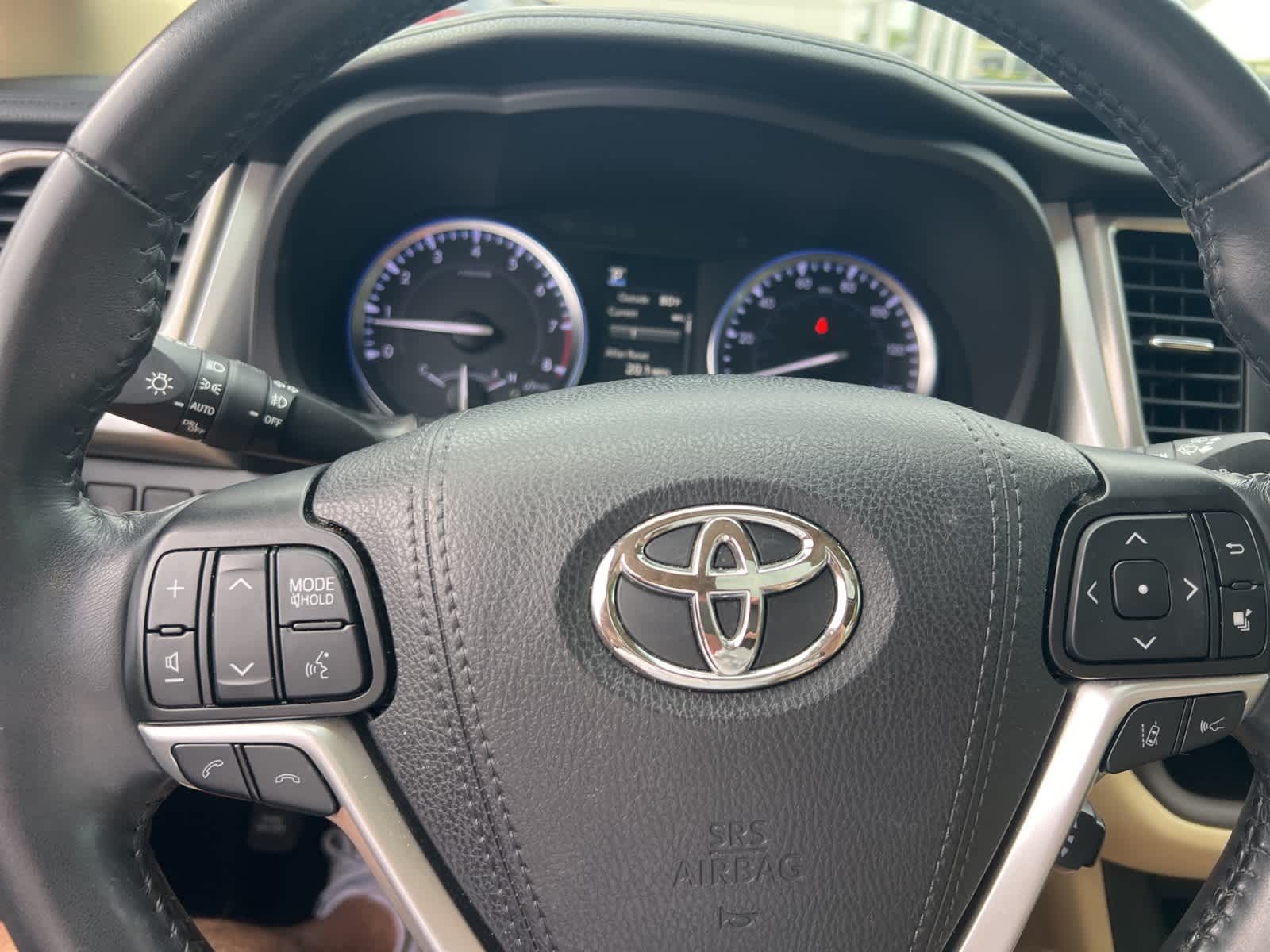Thumbnail: 2019 Toyota Highlander - 21
