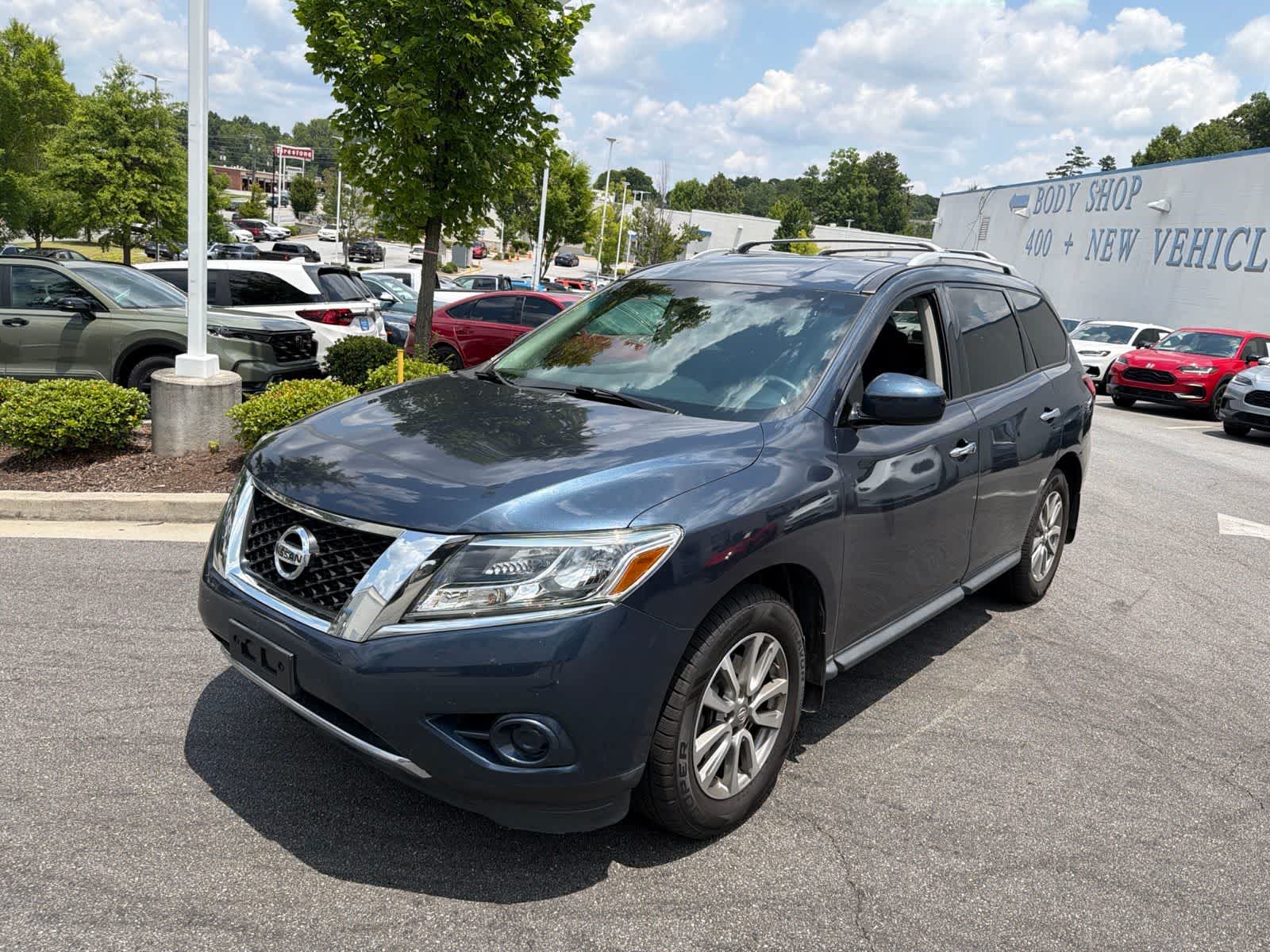 Thumbnail: 2016 Nissan Pathfinder - 3