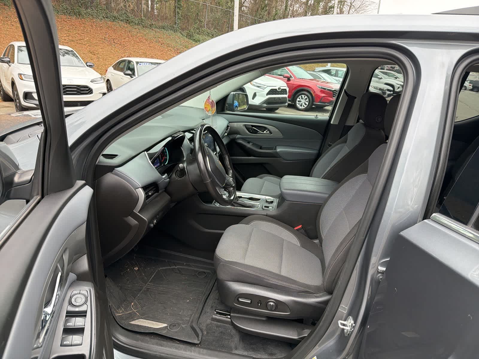 Thumbnail: 2021 Chevrolet Traverse - 16