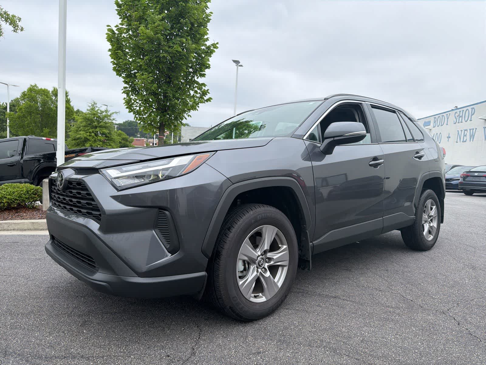 2025 Toyota RAV4 XLE FWD's photo