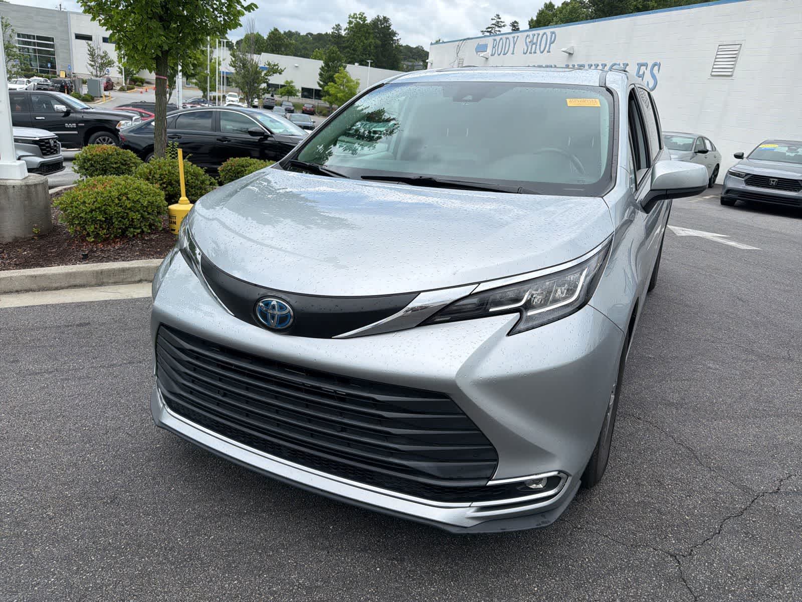 Thumbnail: 2023 Toyota Sienna - 4