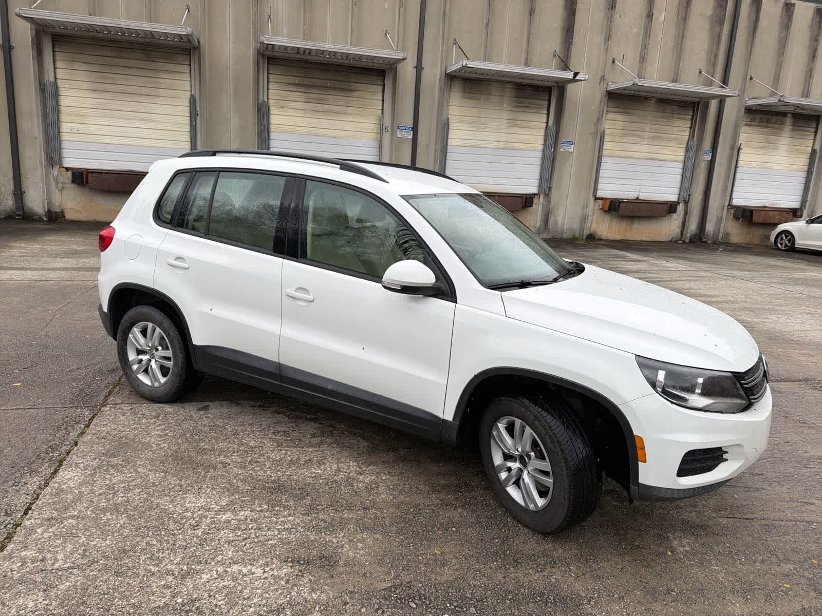 Thumbnail: 2016 Volkswagen Tiguan - 12