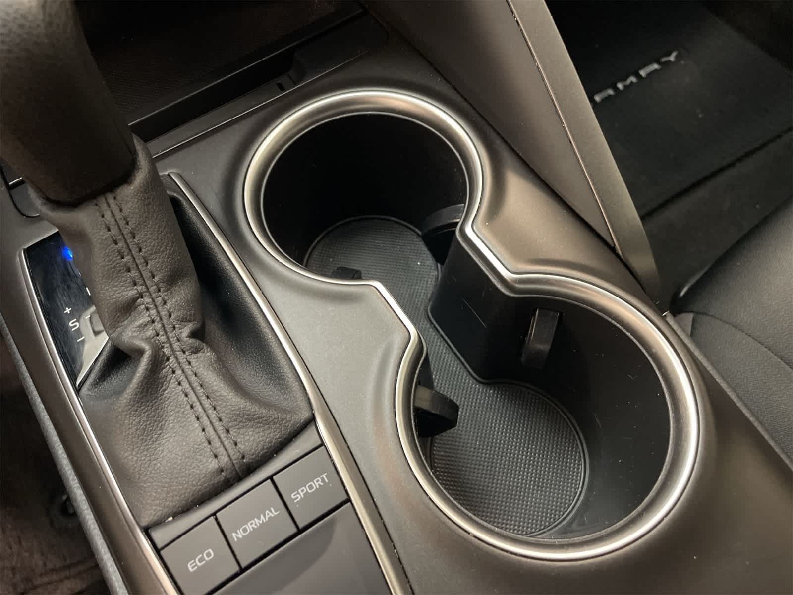 Thumbnail: 2022 Toyota Camry - 8