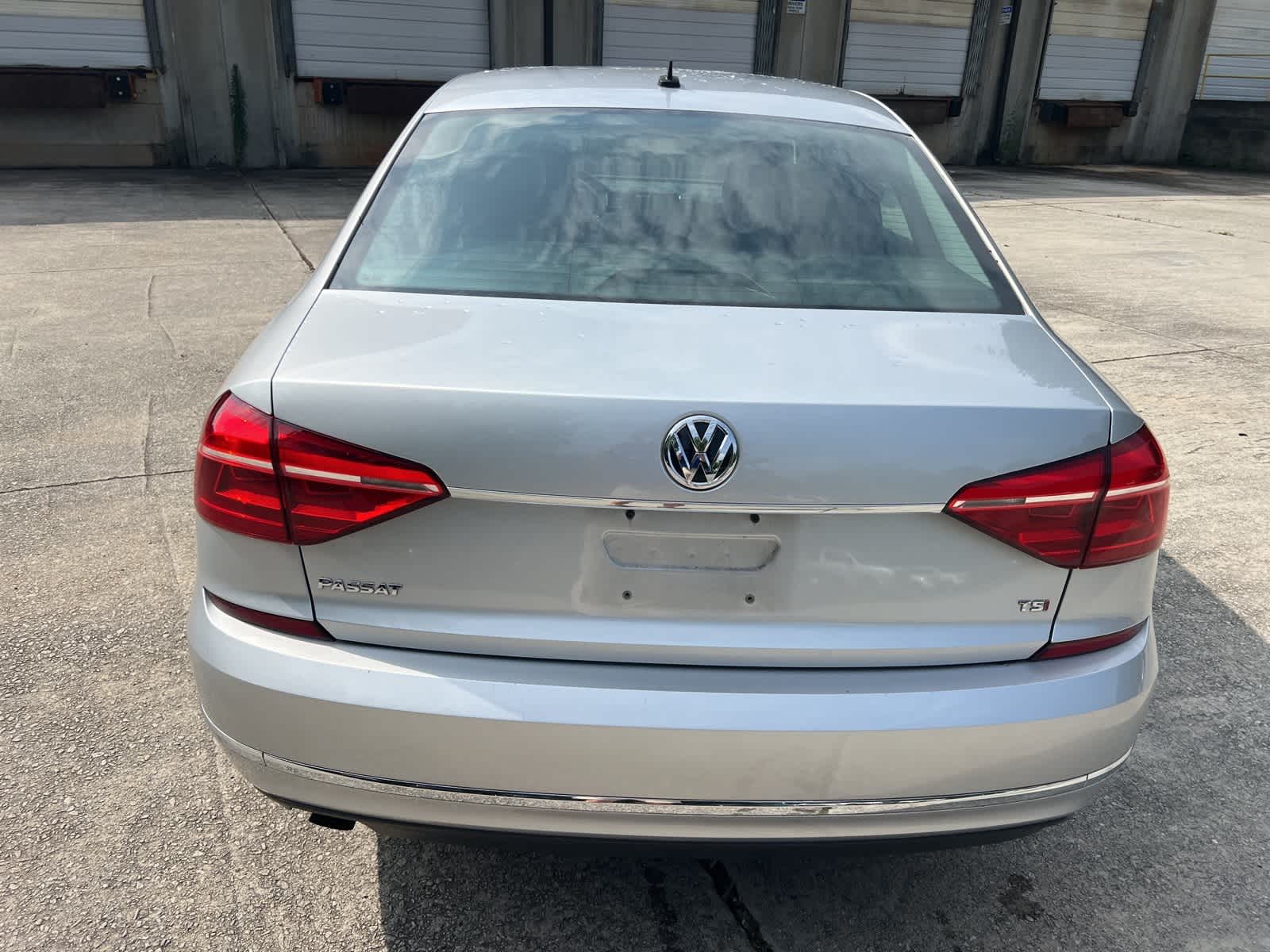 Thumbnail: 2016 Volkswagen Passat - 9
