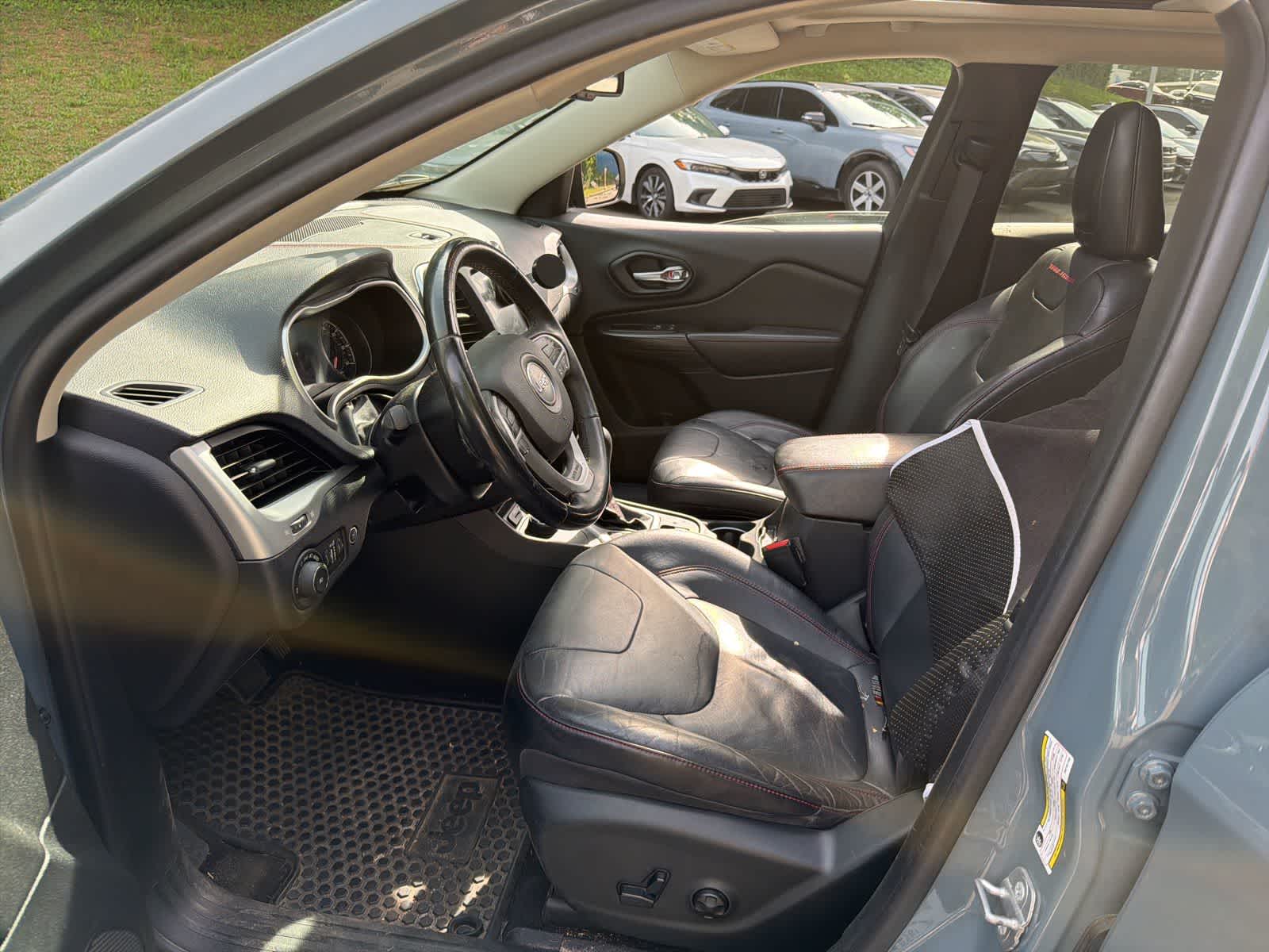 Thumbnail: 2014 Jeep Cherokee - 17