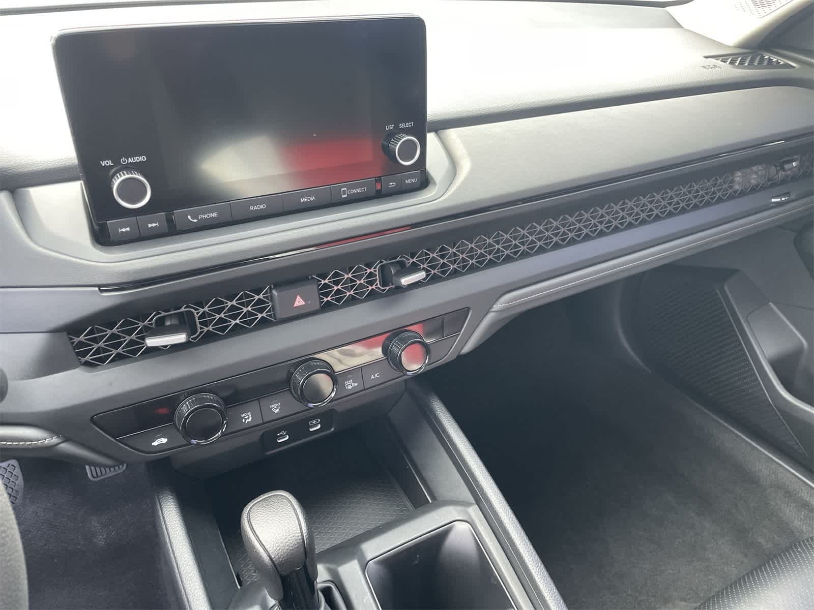 Thumbnail: 2023 Honda Accord - 32