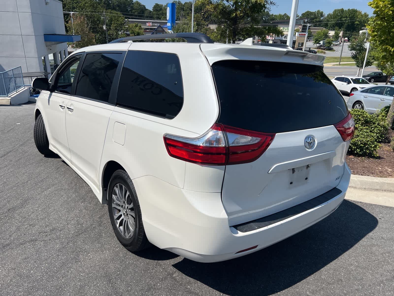 Thumbnail: 2019 Toyota Sienna - 8
