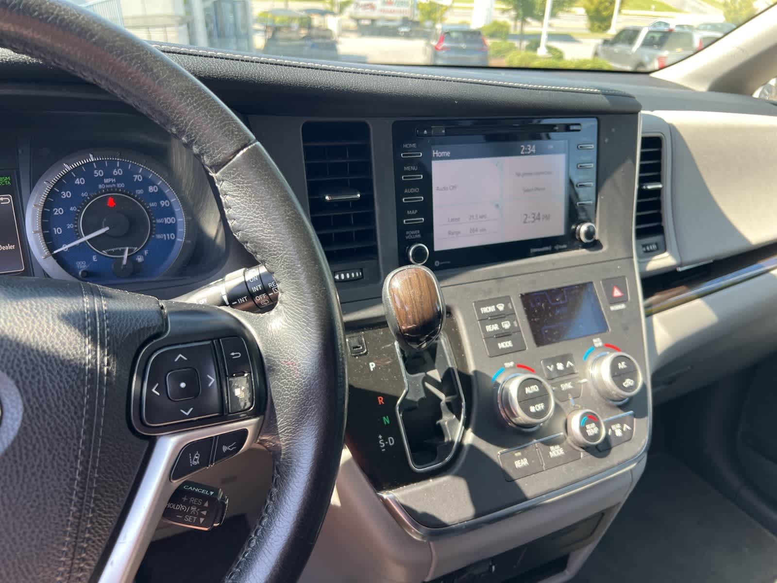 Thumbnail: 2019 Toyota Sienna - 21