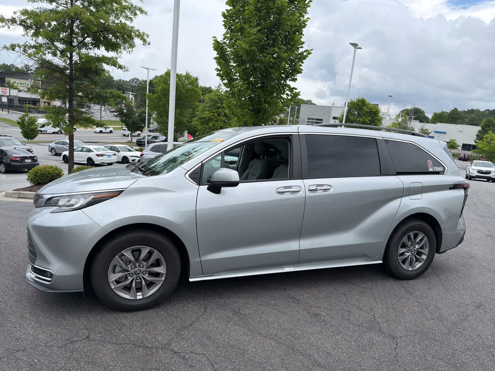 Thumbnail: 2023 Toyota Sienna - 6