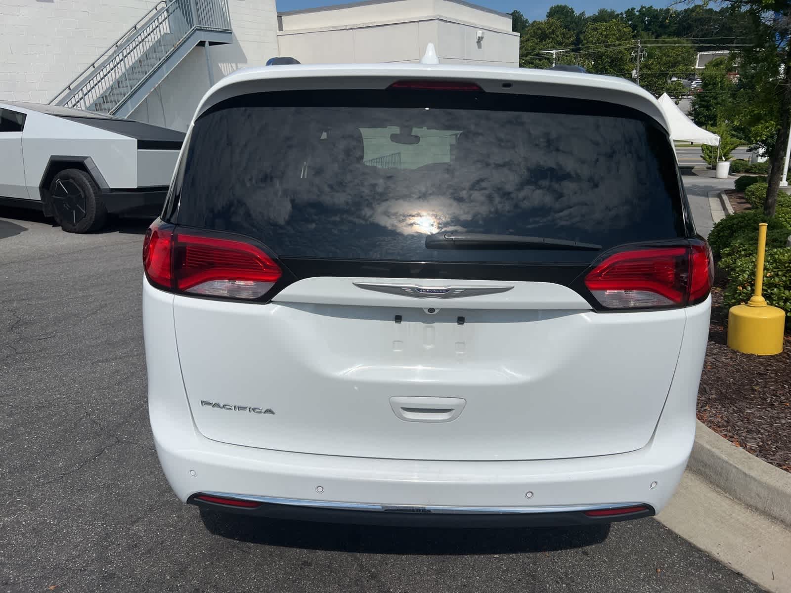 Thumbnail: 2019 Chrysler Pacifica - 8