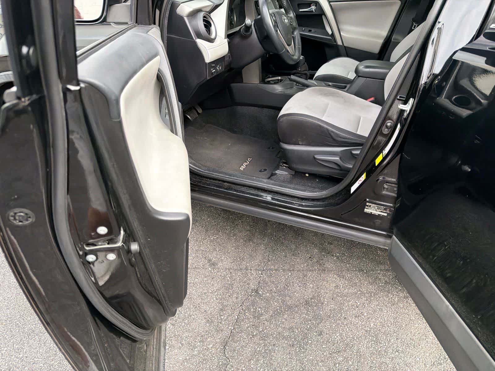 Thumbnail: 2018 Toyota RAV4 - 17