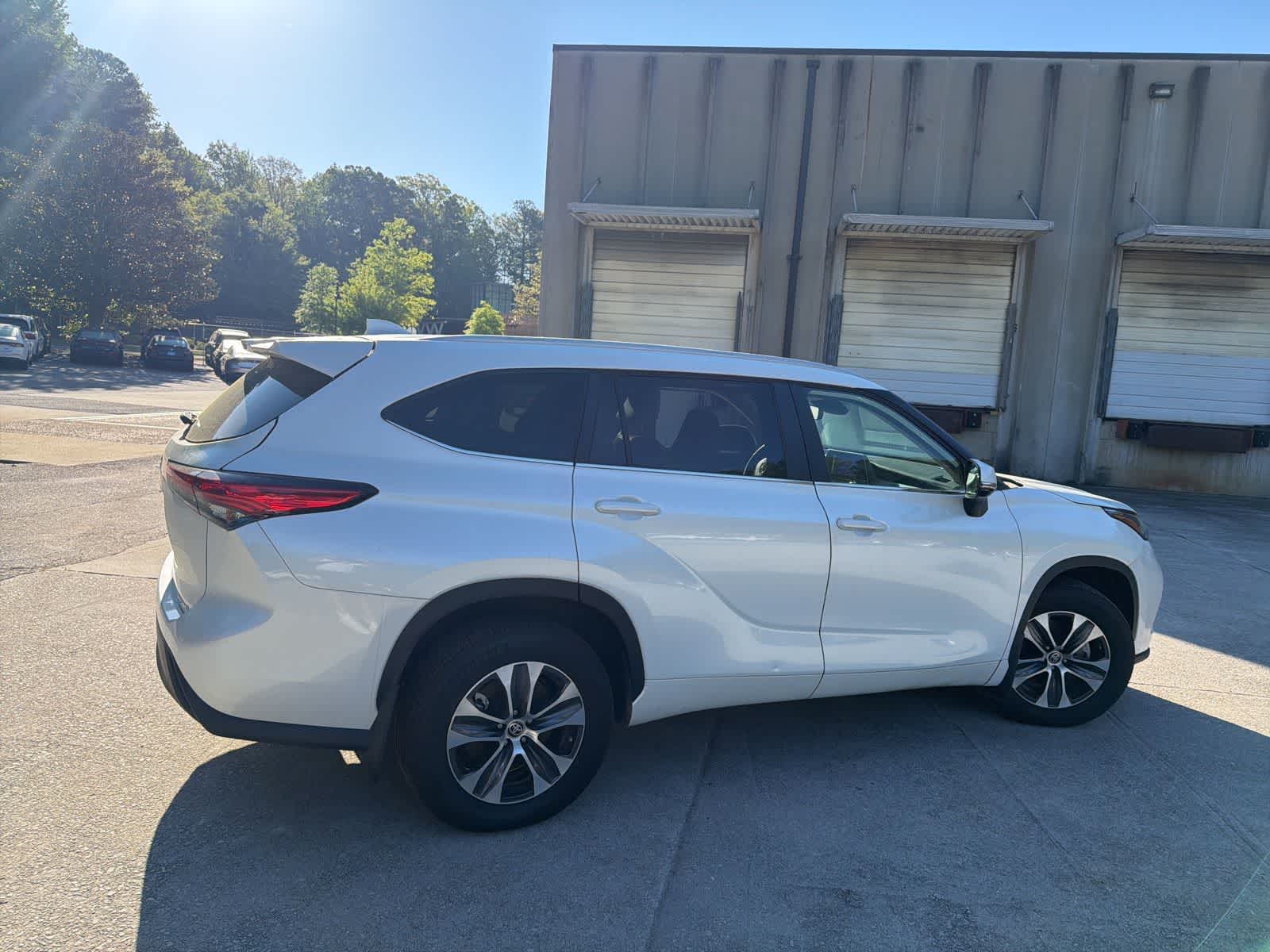 Thumbnail: 2023 Toyota Highlander - 12