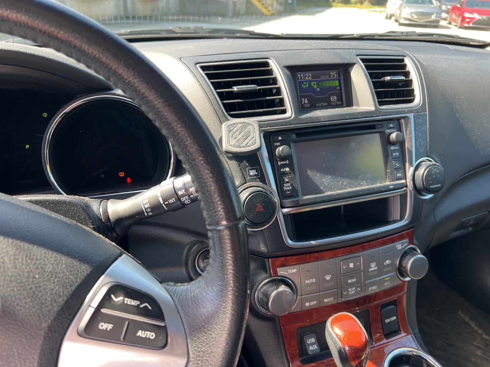 Thumbnail: 2013 Toyota Highlander - 21