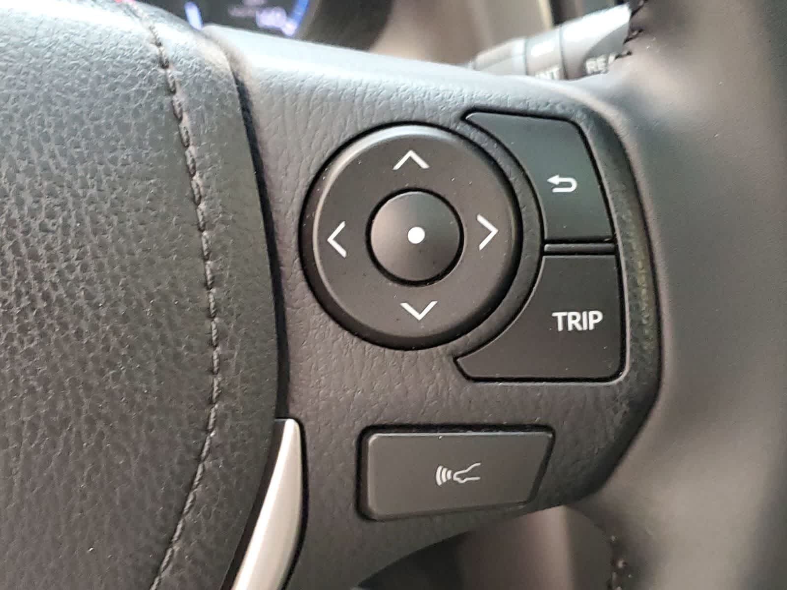 Thumbnail: 2018 Toyota RAV4 - 12
