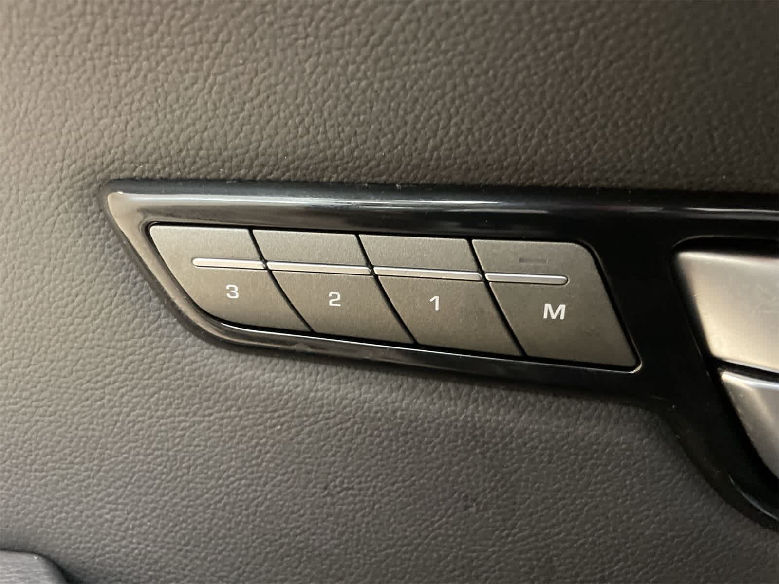 Thumbnail: 2017 Land Rover Range Rover Evoque - 19